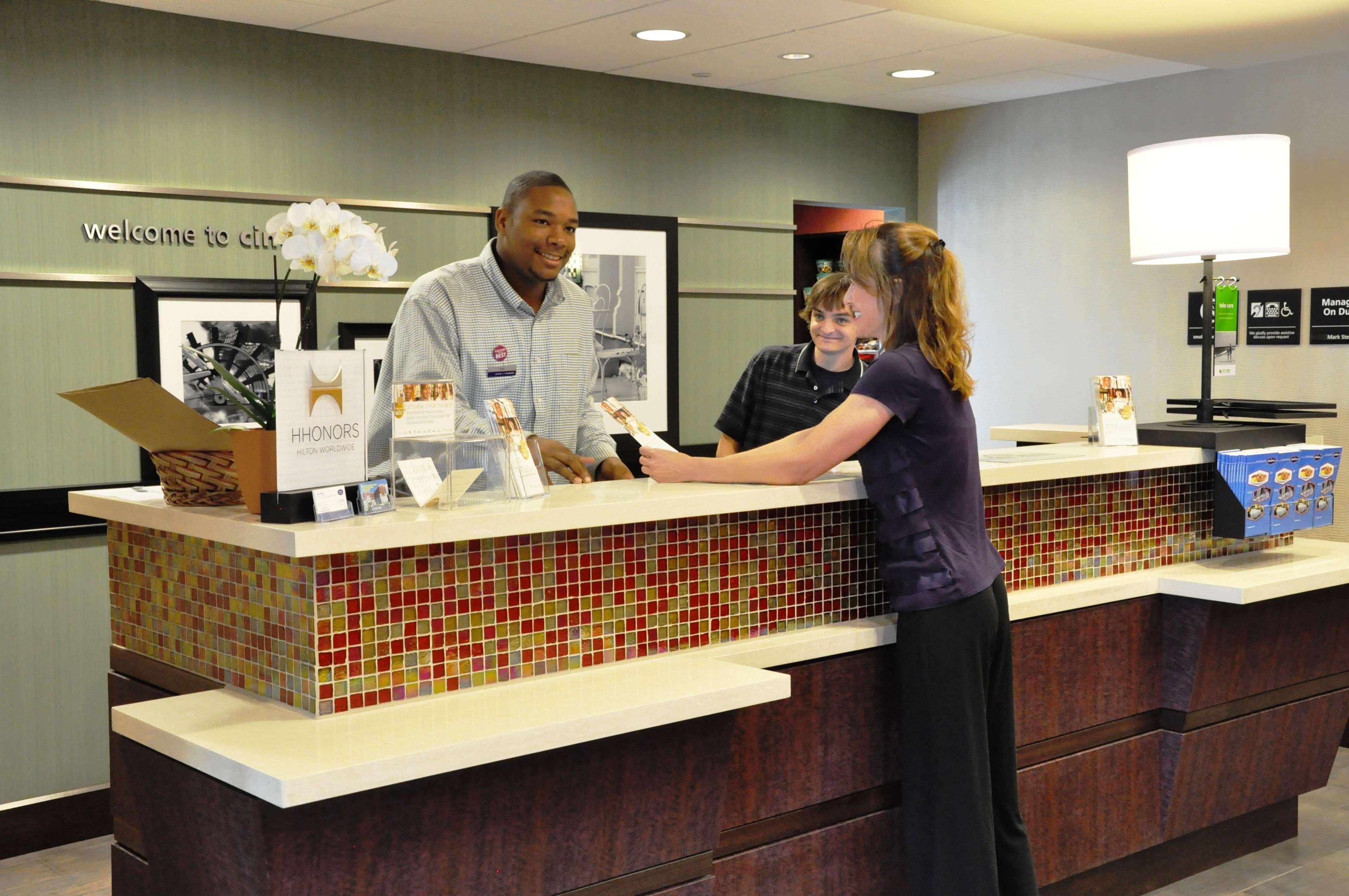 Hampton Inn & Suites Cincinnati / Uptown - University Area Interior photo